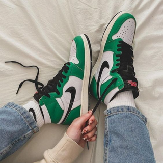 Nike Air Jordan 1 Retro High OG Lucky Green - Thumbnail 3