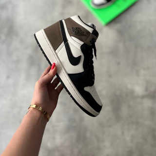 Nike Air Jordan 1 Retro High OG 'Dark Mocha' - Thumbnail 3