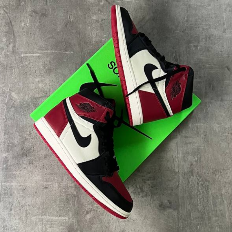 Nike Air Jordan 1 Retro High OG 'Bred Toe' - Thumbnail (Preview) 2