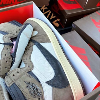 Travis Scott x Air Jordan 1 Retro High OG 'Mocha' - Thumbnail 5