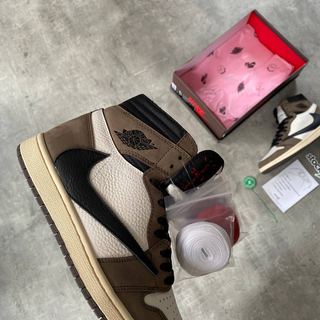 Travis Scott x Air Jordan 1 Retro High OG 'Mocha' - Thumbnail 3