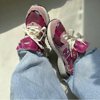 New Balance 2002R Pink Limited - Thumbnail 2