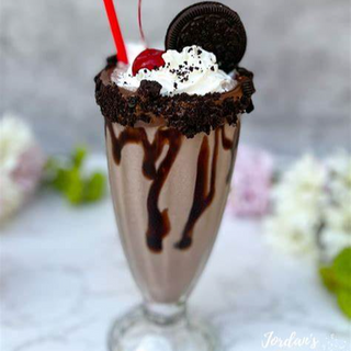 COOKIES AND CREAM MILK SHAKE