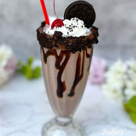 COOKIES AND CREAM MILK SHAKE