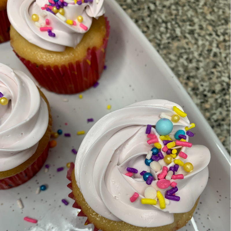 Simple Vanilla Cupcakes 