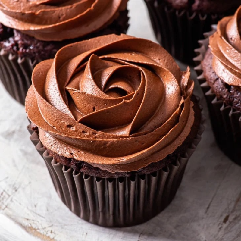 Simple Chocolate Cupcakes 