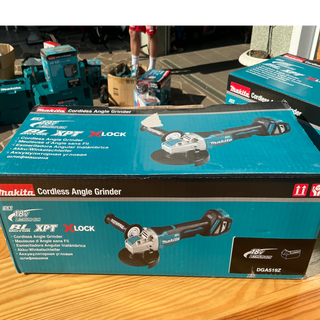 Akku Winkelschleifer DGA519