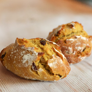 Broas de Passas / raisin bread