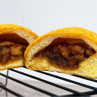 Hong Kong Style Pineapple BBQ Pork Bun 港式菠蘿叉燒包