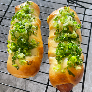 Hot Dog Roll with Green Onion 香蔥腸仔包