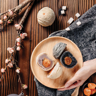 潮州黑白经典宝盒 - Teochew Delightful Black & White Mooncakes Set (4pcs)