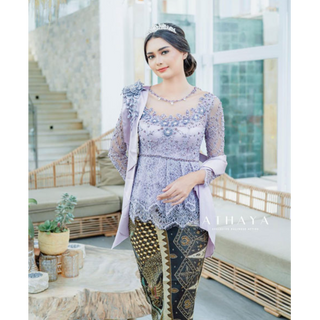 Kebaya wisuda elegant simple