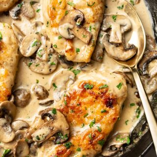 Creamy Mushroom Chicken over Garlic Parmesan Pasta & Steamed Vegetables 