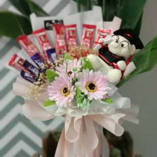 Mix Chocolate Bouquet WITH BEAR - FREE BALLON GRADUATION RM65