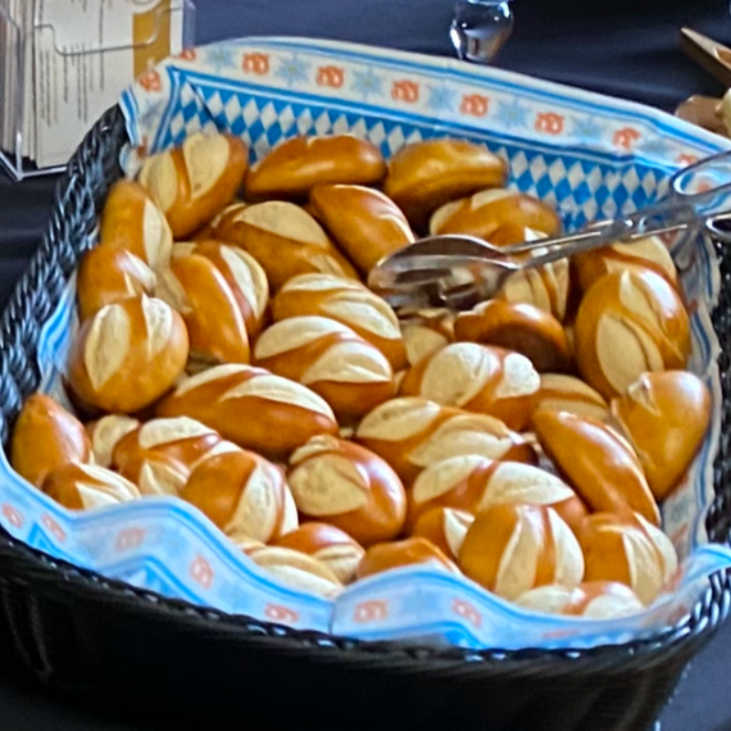 Pretzel Stogie Party Pack (25x) with Brezensenf Sweet Bavarian Mustard